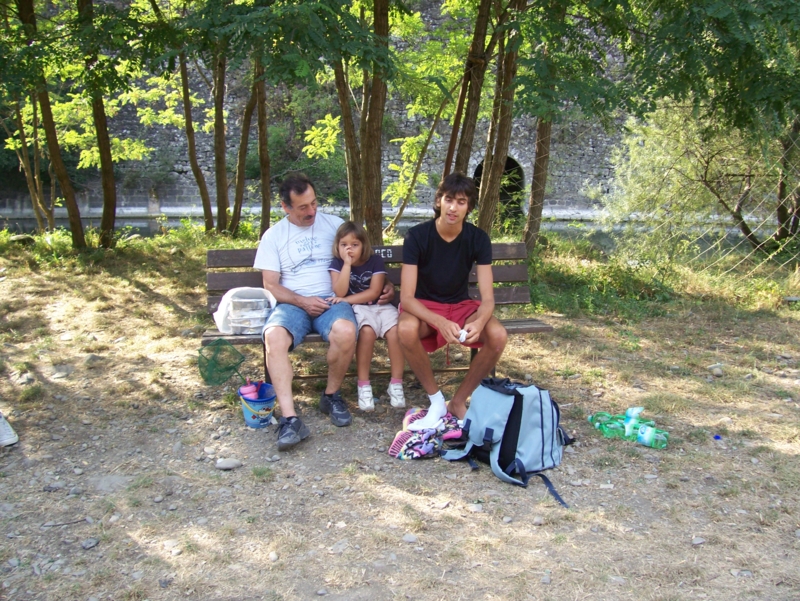  Image name: Persone073.jpg 
 width: 800 pixel 
 height: 601 pixel 
 Size: 562779 bytes 
 Click to enlarge 